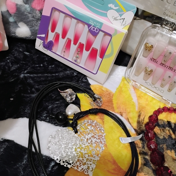 Pink Hair Clips Set - Picture 3 of 10